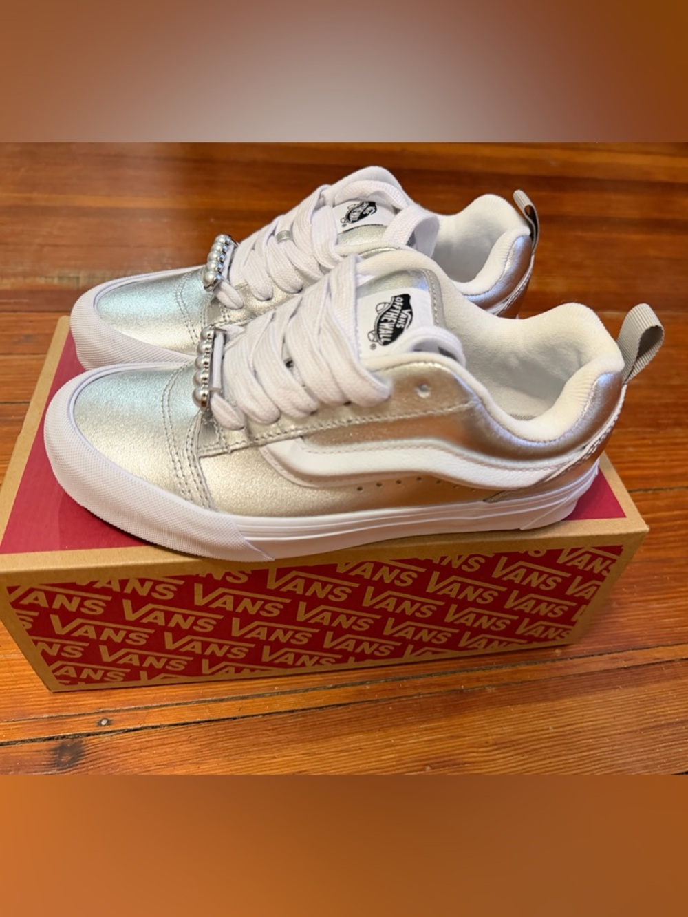 New in Box Vans Silver Old Skool Sneakers with Pearl Lace Charms Size 7 Women’s